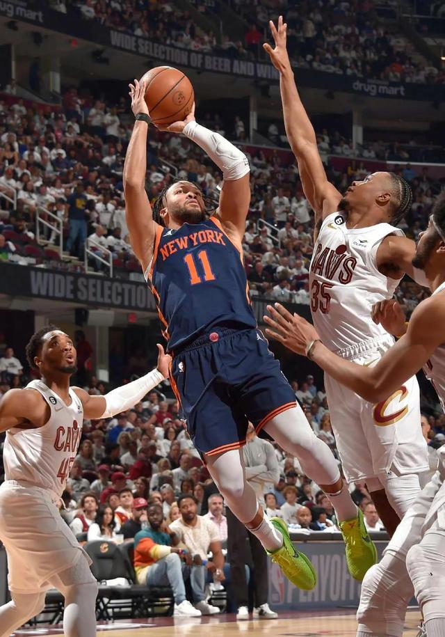 NBA常规赛加时末段走向成谜，辽宁本钢单刀错失，赛场秩序良好，轮换策略被讨论的简单介绍