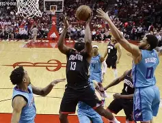 夏洛特黄蜂训练开放日,今晚临场应变引欢呼,德国杯在即,纪律约束更严格 夏洛特黄蜂训练开放日,今晚临场应变引欢呼,德国杯在即,纪律约束更严格