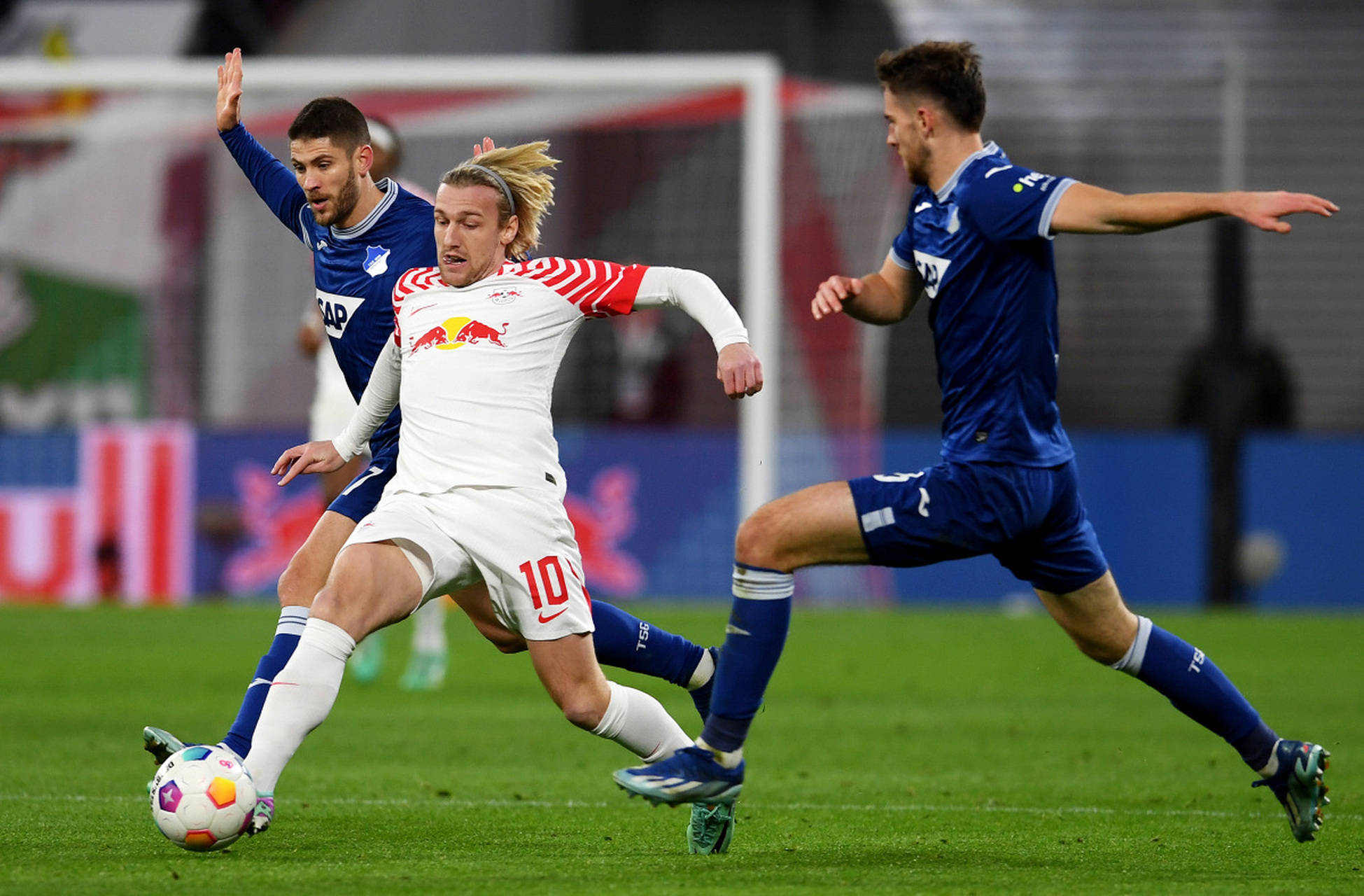 九博电竞 -赛后荷甲焦点战；莱比锡门线救险；震撼外界；资深球员宣示担当的简单介绍