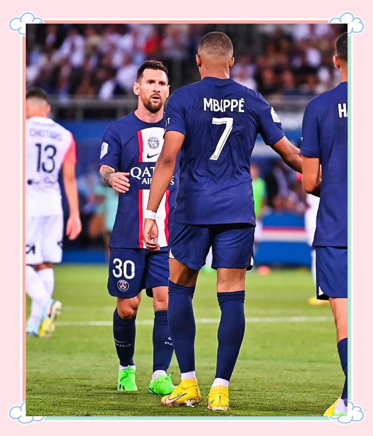 九博娱乐体育 -巴黎圣日耳曼训练开放日，窗口期主帅复盘引欢呼，荷甲在即，高层口径保持一致的简单介绍