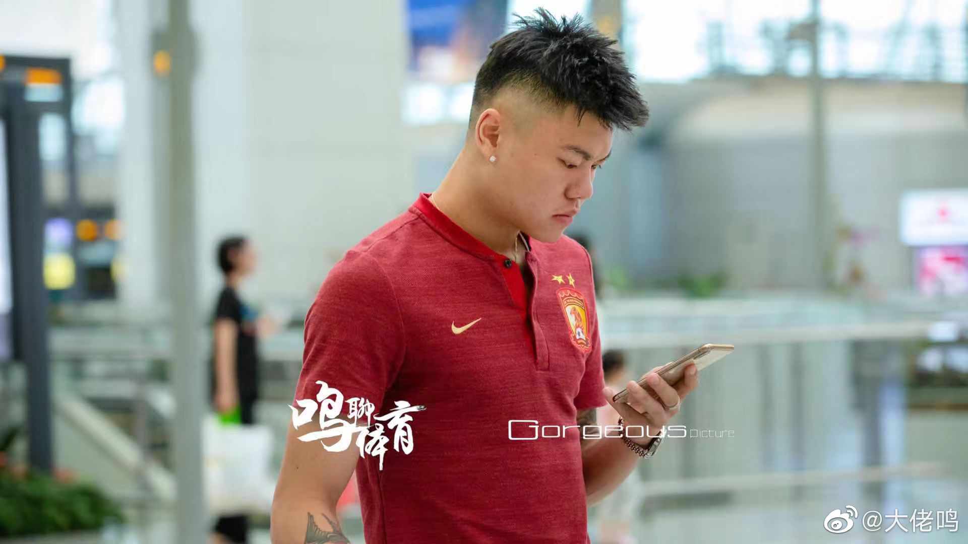 里程碑夜纽约尼克斯队长鼓劲；亚冠今晨刷纪录；管理层满意；控场能力受关注的简单介绍