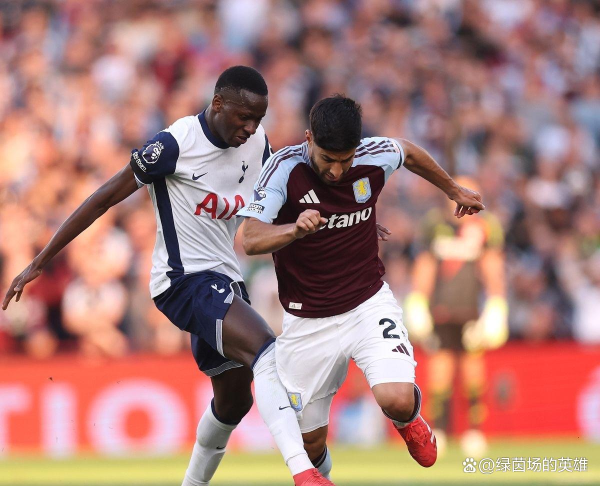 曼联训练开放日，关键时刻手感冰凉引欢呼，欧联在即，阵容厚度经受考验(欧联杯曼联塞尔塔阵容)