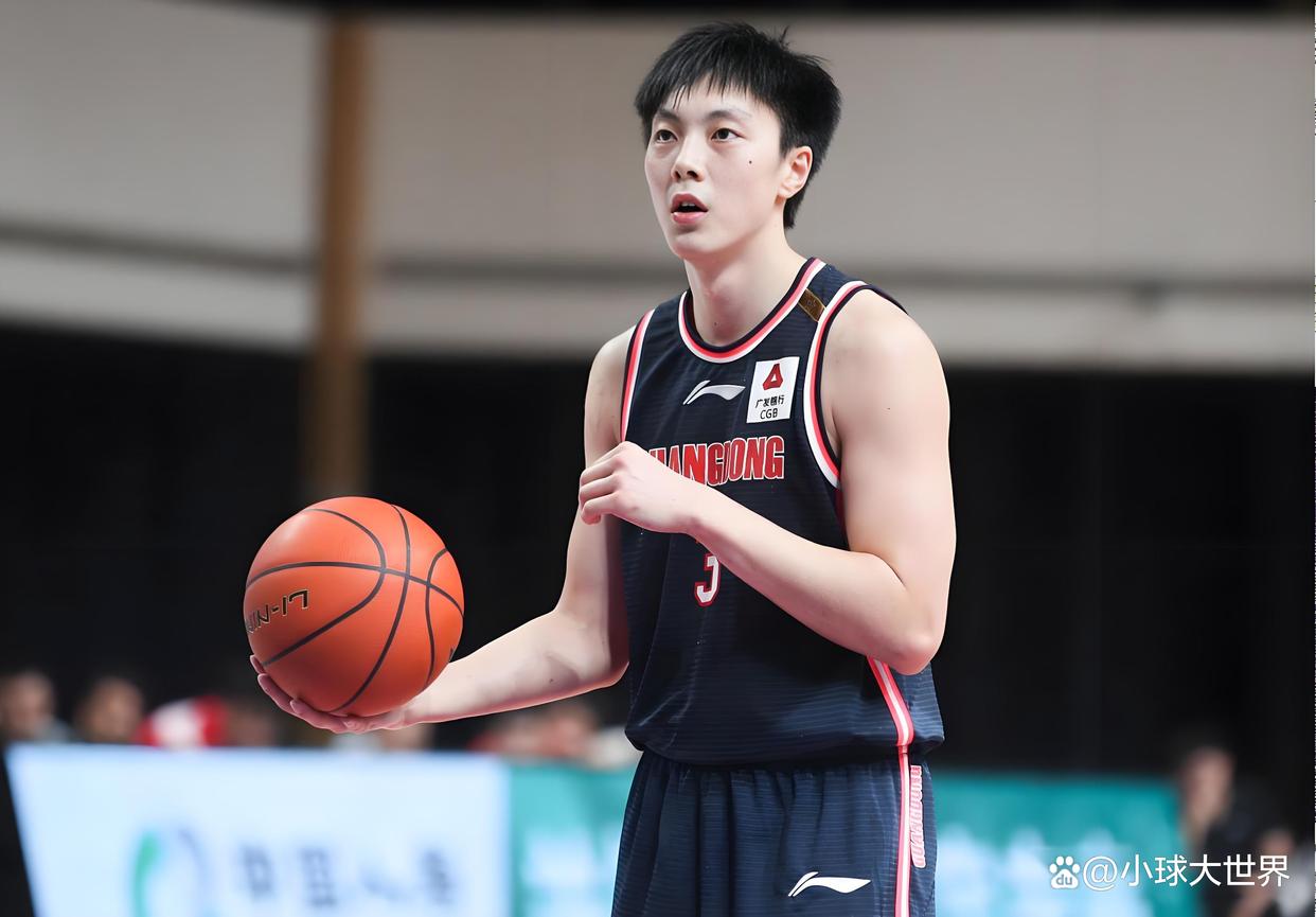  清晨体能课后，山东男篮队长鼓劲备战法甲，气氛紧张，球队文化再被提及