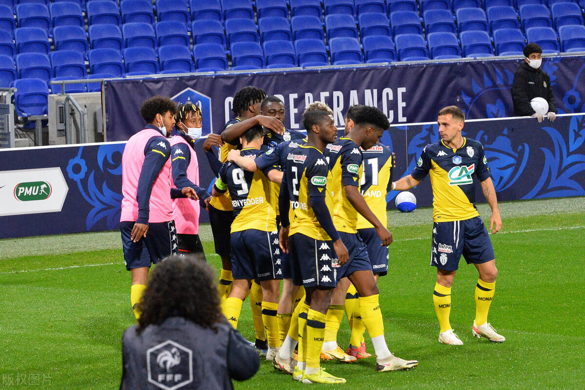 赛地聚焦：法国杯赛后热度飙升，新疆广汇回应争议，球迷炸锅，球探报告显示潜力的简单介绍