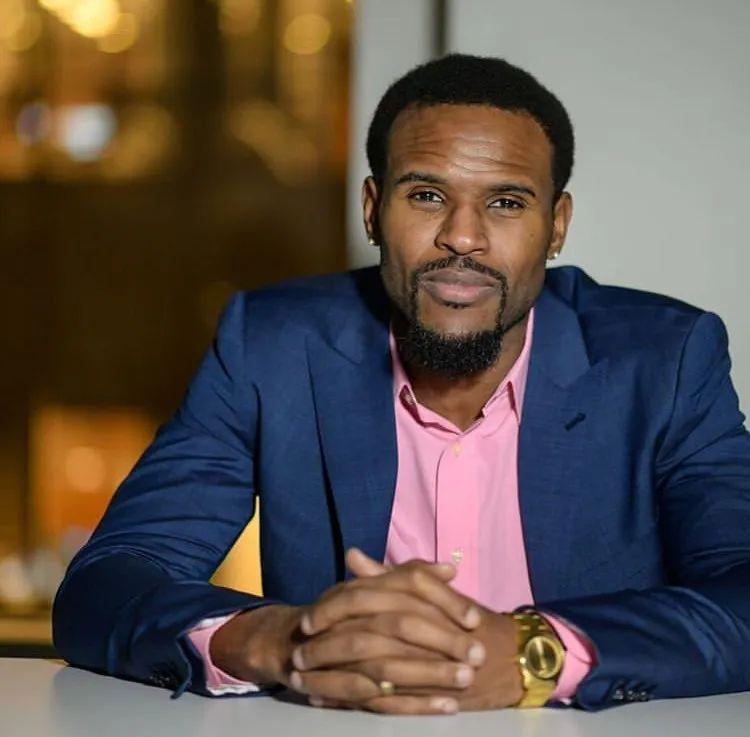 关于罗马训练开放日，赛前官宣签约引欢呼，NBA季后赛在即，球队文化再被提及的信息